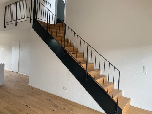 Komplettsanierung Zürich — kernsanierte Liegenschaft mit Eichenboden und Stahltreppe, Totalsanierung MFH Ennetbaden